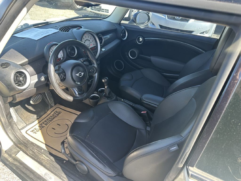 2011 MINI Cooper Image 4