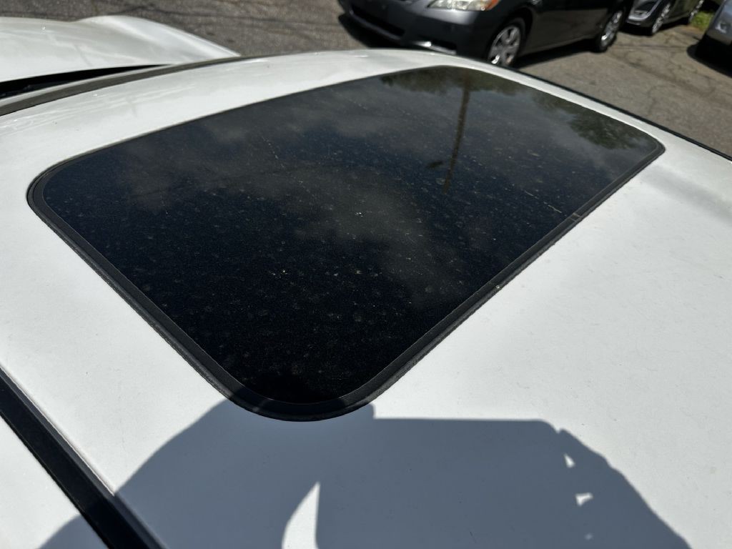 2012 INFINITI G37 Image 4