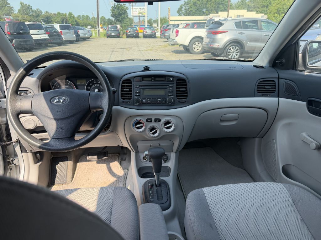2007 Hyundai Accent Image 6