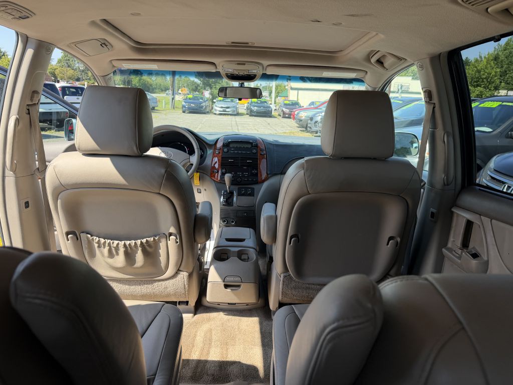 2010 Toyota Sienna Image 9