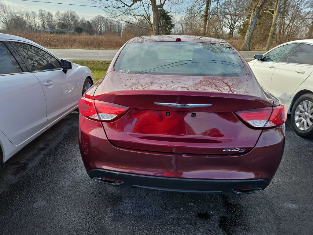 2016 Chrysler 200 Image 4