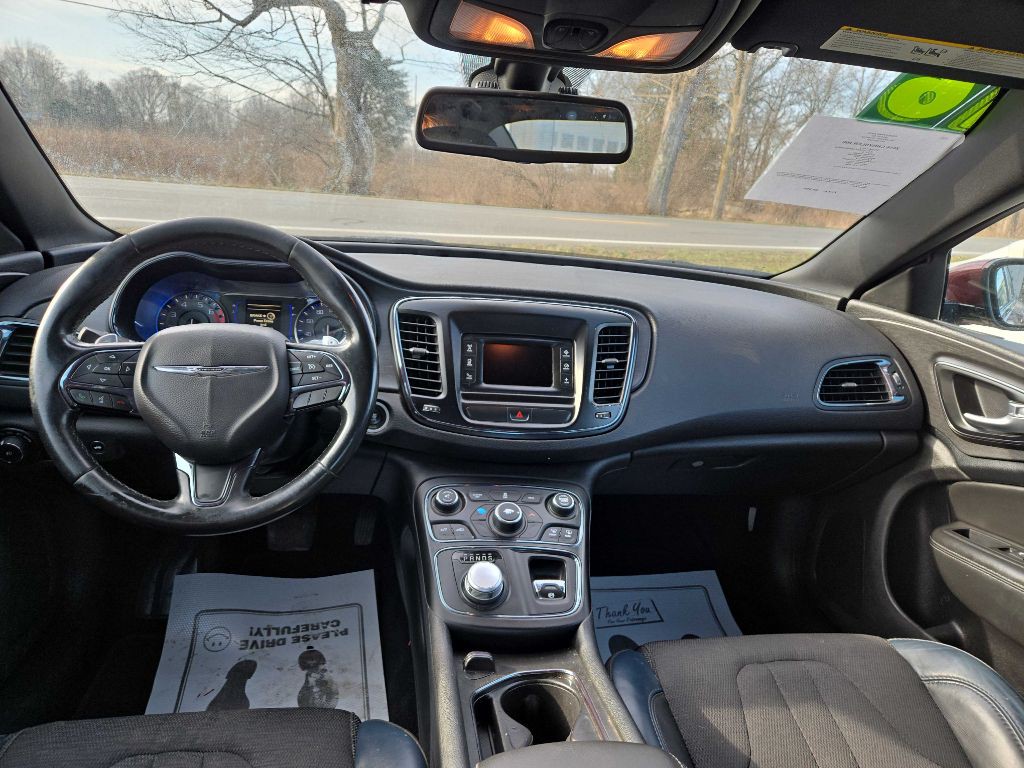 2016 Chrysler 200 Image 5