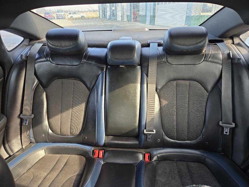 2016 Chrysler 200 Image 6