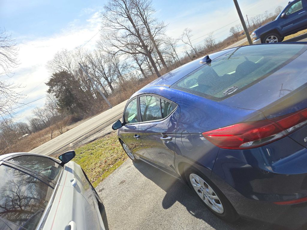 2017 Hyundai Elantra Image 6