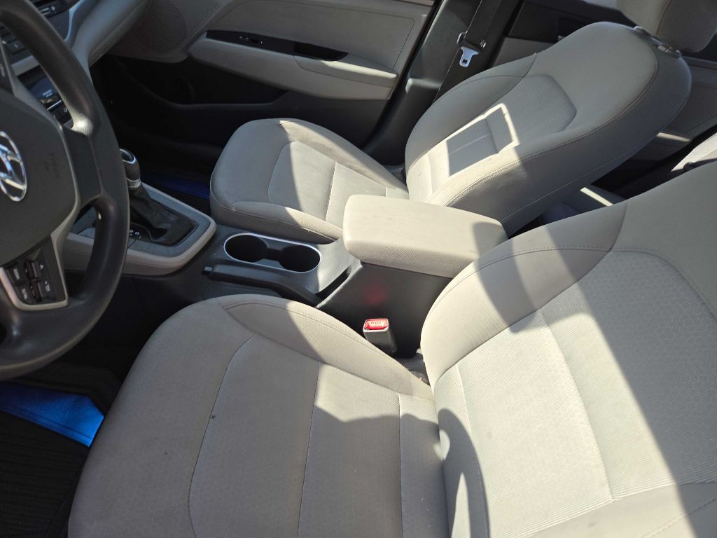 2017 Hyundai Elantra Image 8