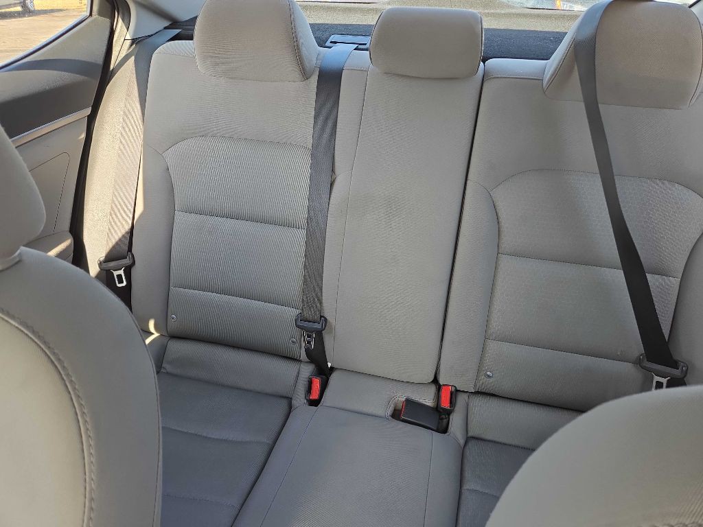 2017 Hyundai Elantra Image 9