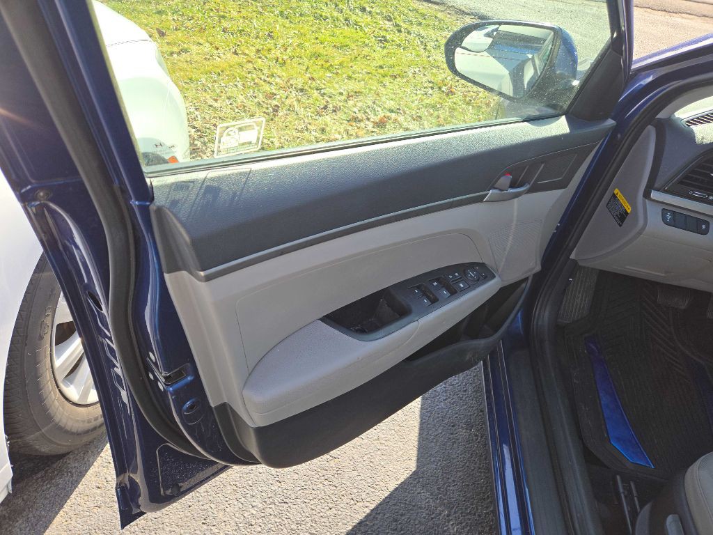 2017 Hyundai Elantra Image 10