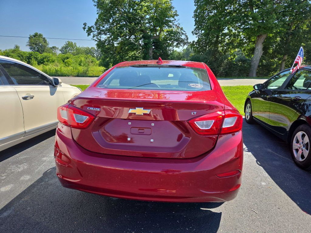 2018 Chevrolet Cruze Image 2