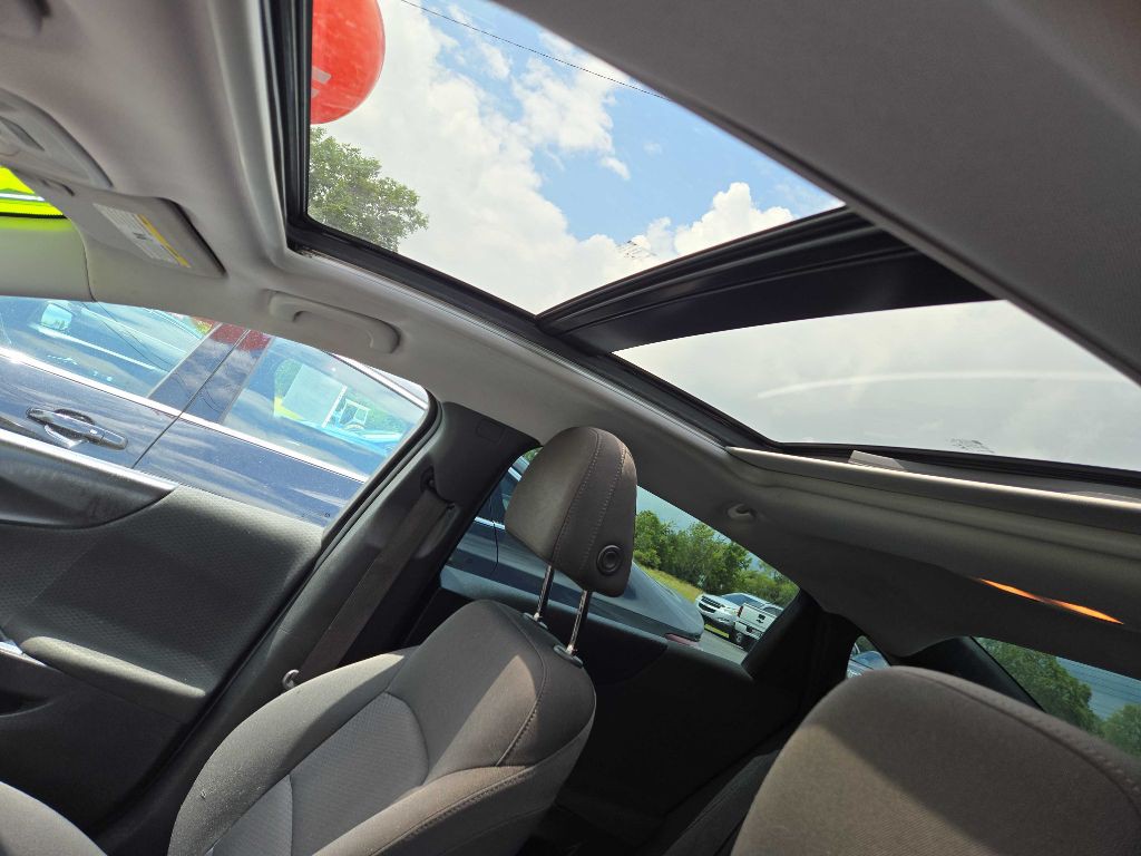 2018 Chevrolet Malibu Image 12