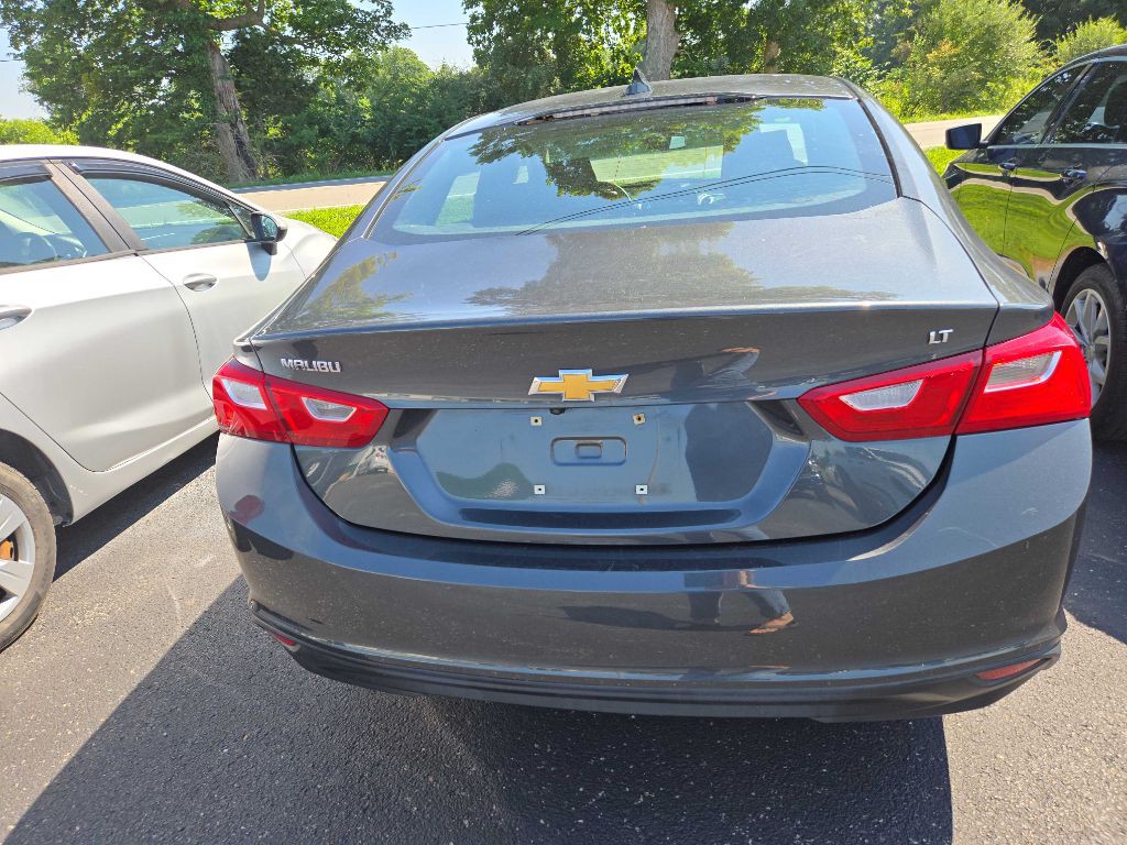 2018 Chevrolet Malibu Image 2