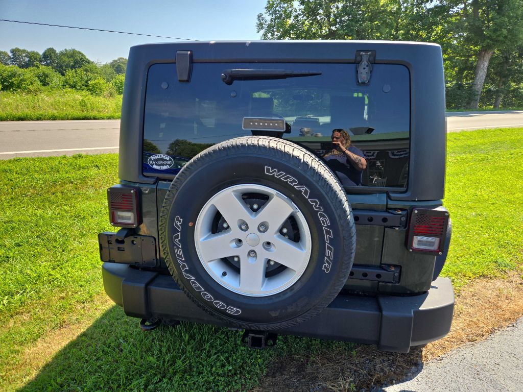 2010 Jeep Wrangler Unlimited Image 3