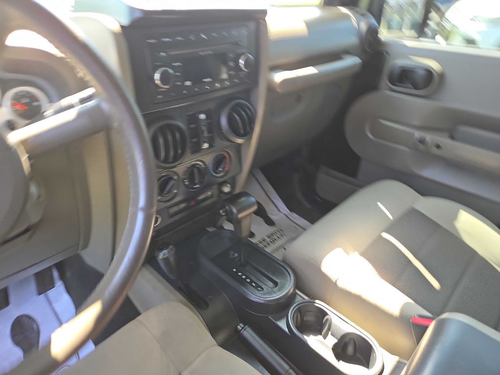 2010 Jeep Wrangler Unlimited Image 8
