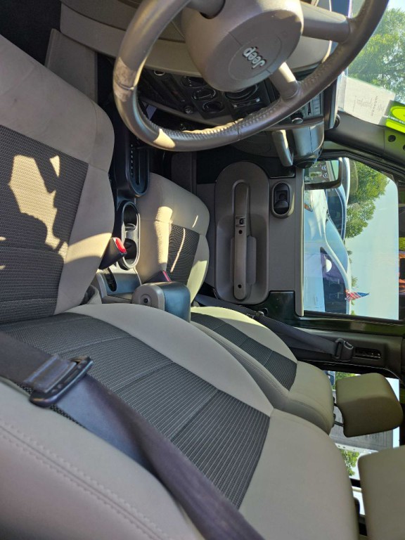 2010 Jeep Wrangler Unlimited Image 10