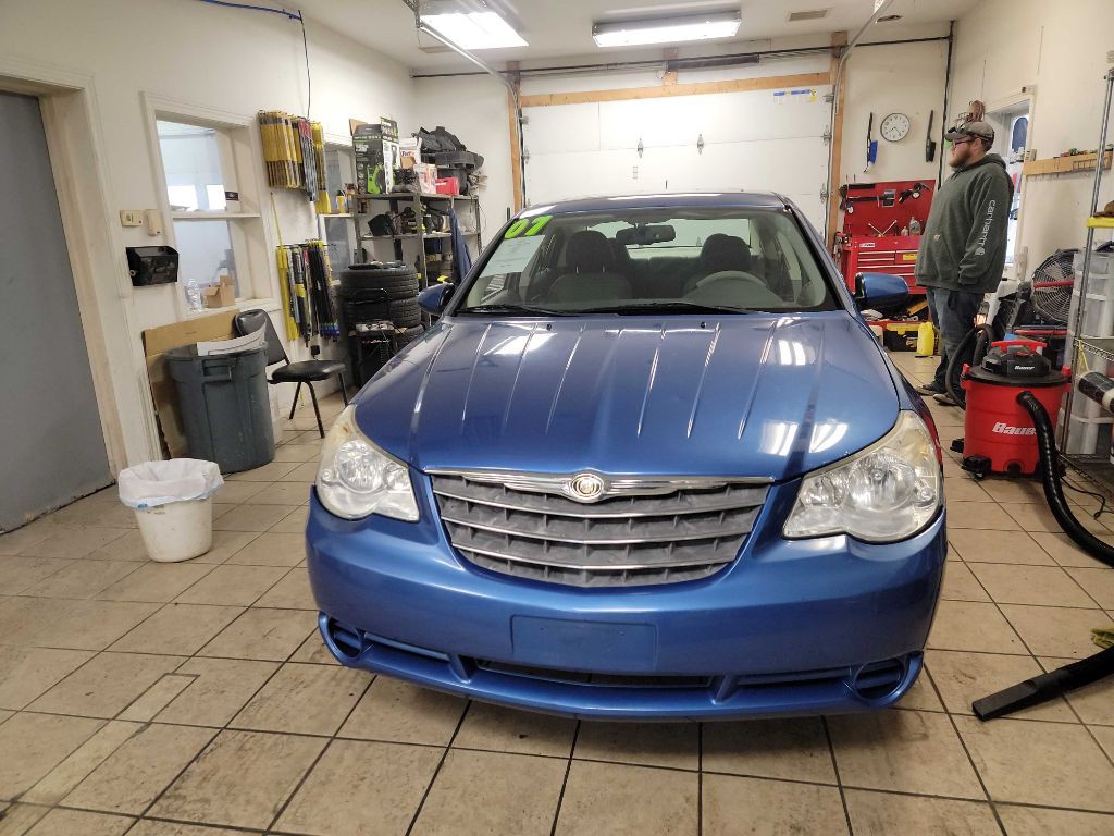 2007 Chrysler Sebring Image 2