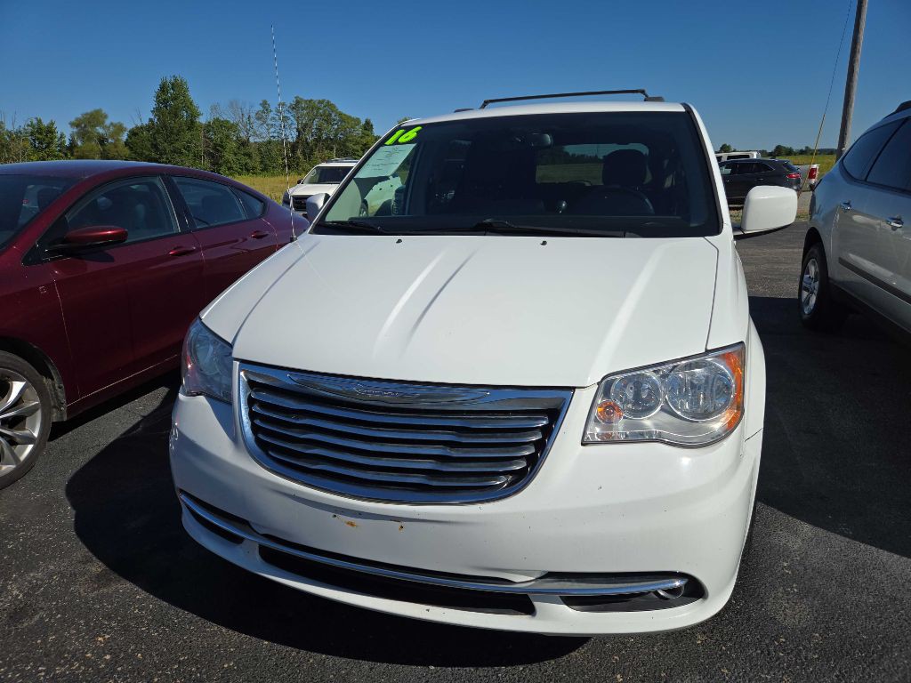 2016 Chrysler Town & Country Image 3
