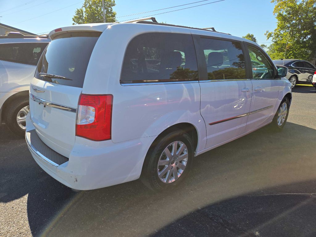 2016 Chrysler Town & Country Image 6