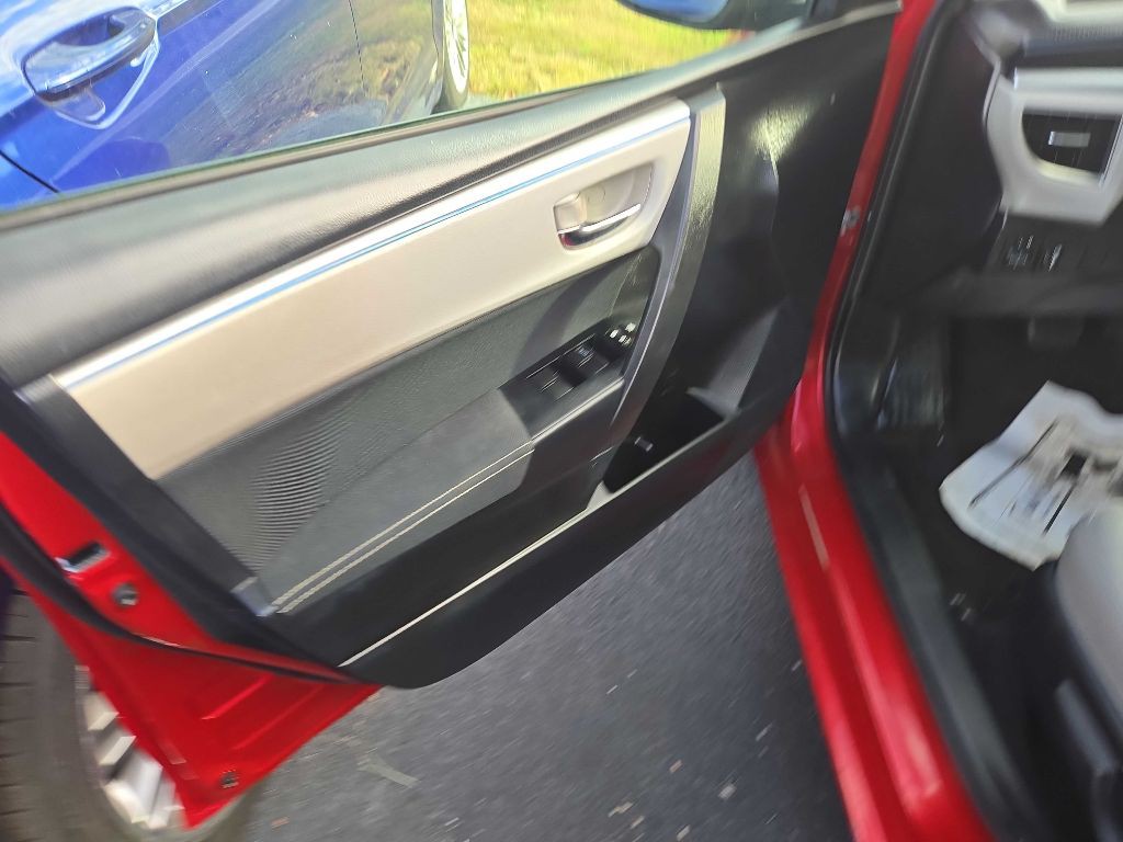 2015 Toyota Corolla Image 11