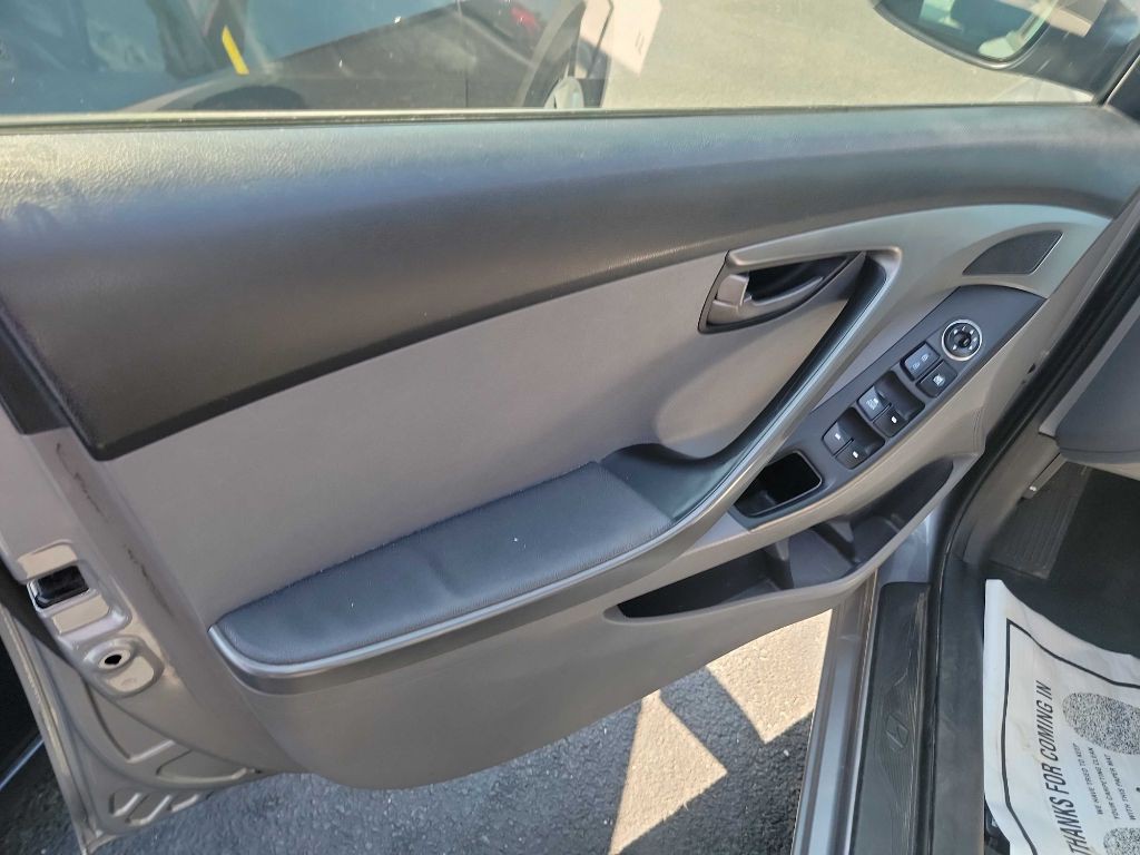 2014 Hyundai Elantra Image 9