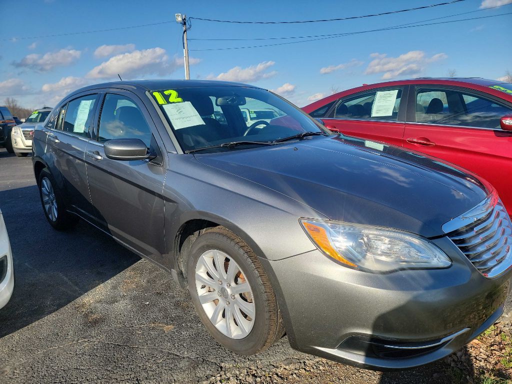 2012 Chrysler 200 Image 3