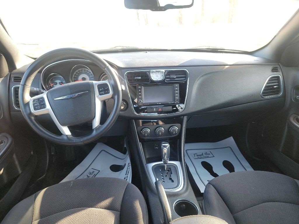 2012 Chrysler 200 Image 5