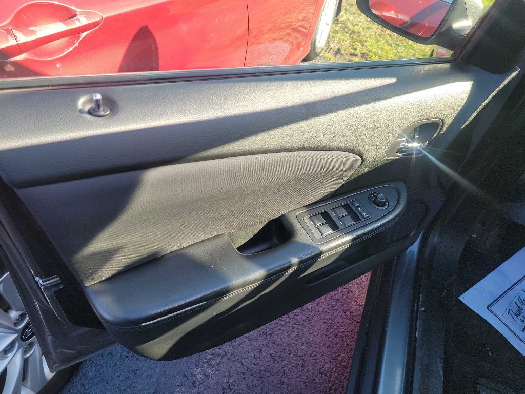2012 Chrysler 200 Image 10
