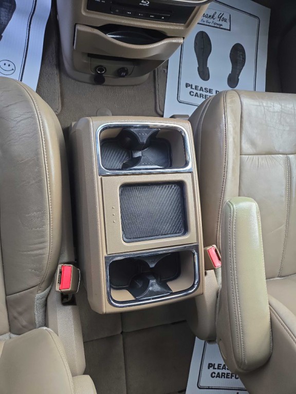 2015 Chrysler Town & Country Image 9