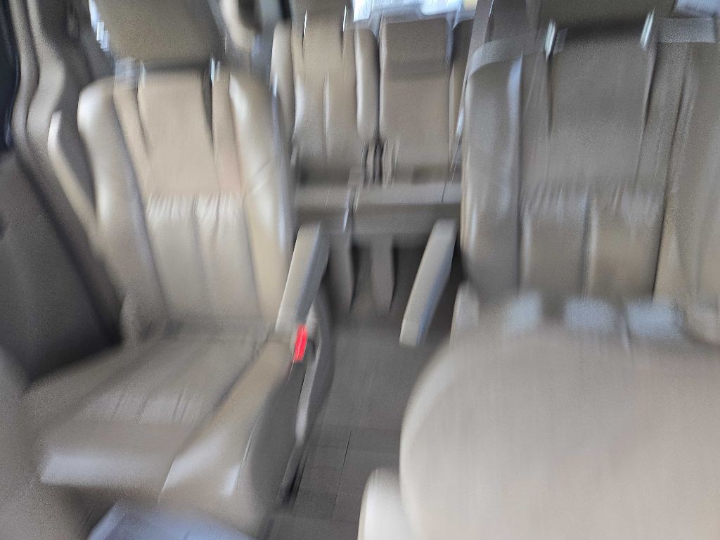 2015 Chrysler Town & Country Image 12