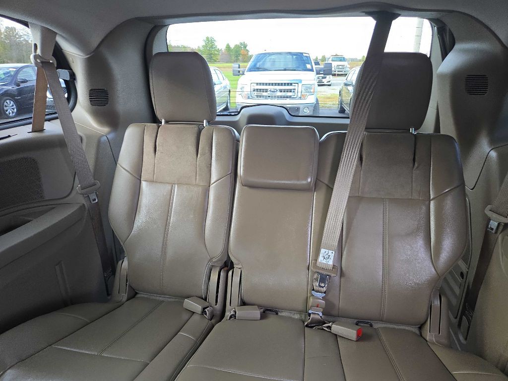 2015 Chrysler Town & Country Image 13