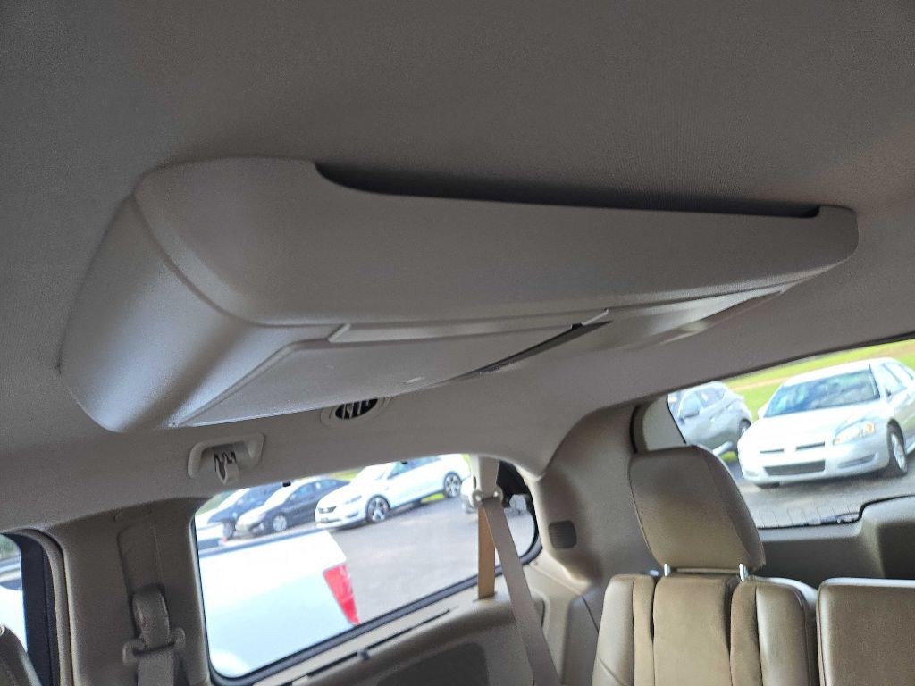 2015 Chrysler Town & Country Image 14