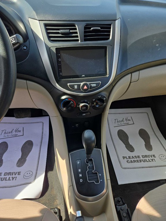 2017 Hyundai Accent Image 8