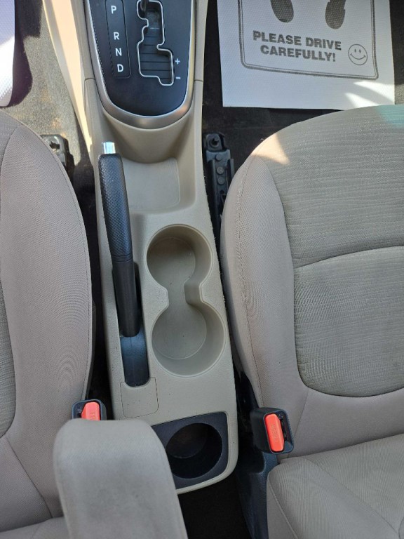 2017 Hyundai Accent Image 9