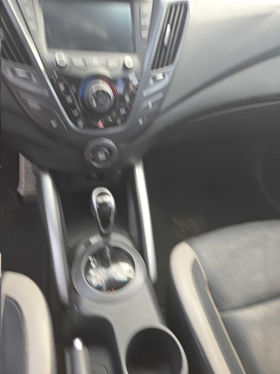 2014 Hyundai Veloster Image 8