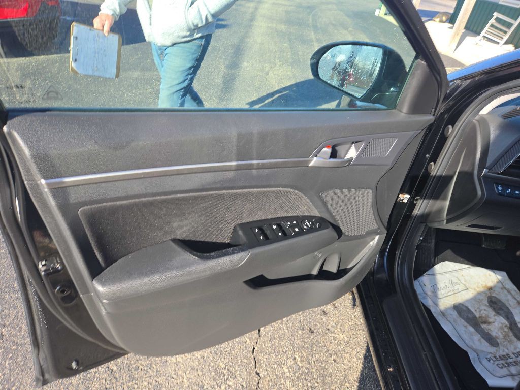 2020 Hyundai Elantra Image 11