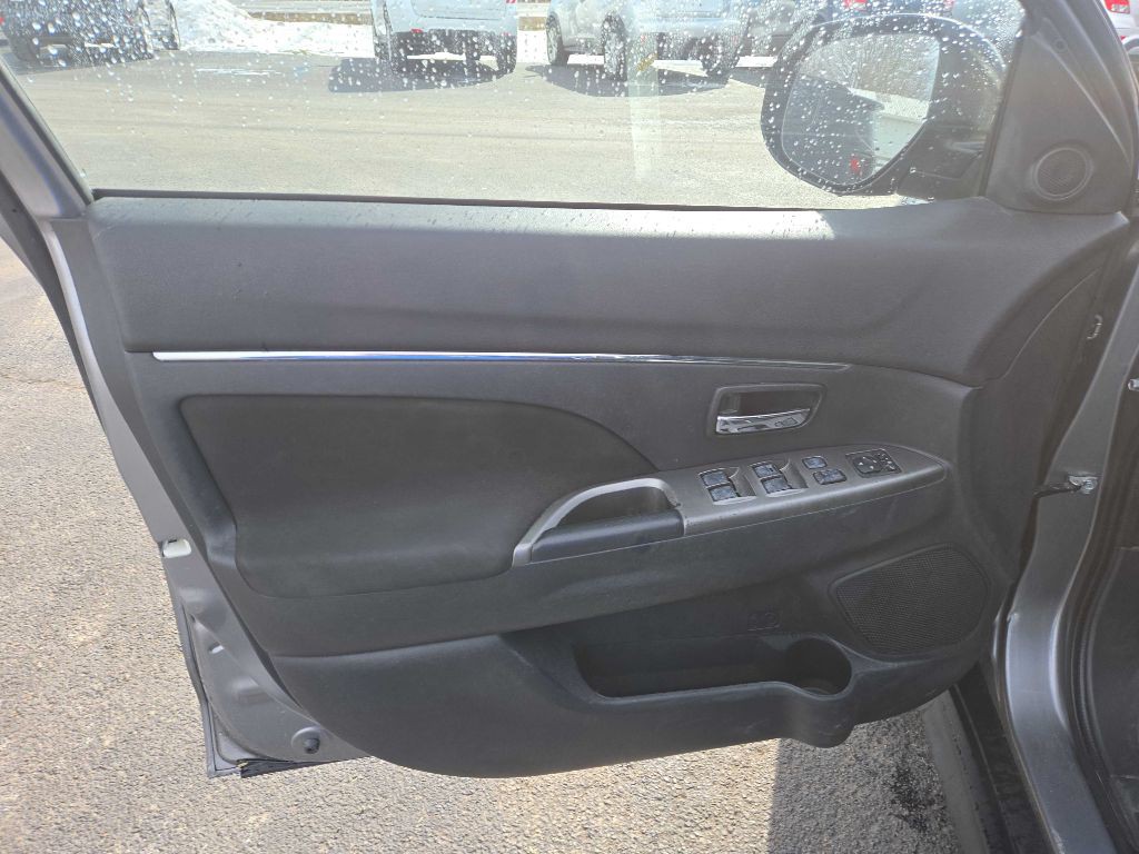 2019 Mitsubishi Outlander Image 13