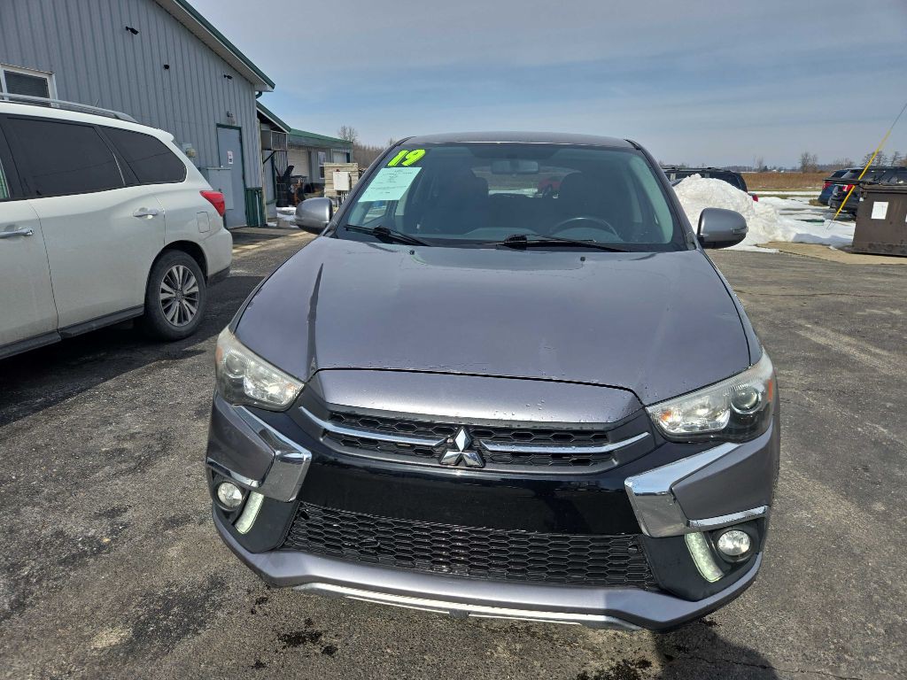 2019 Mitsubishi Outlander Image 2
