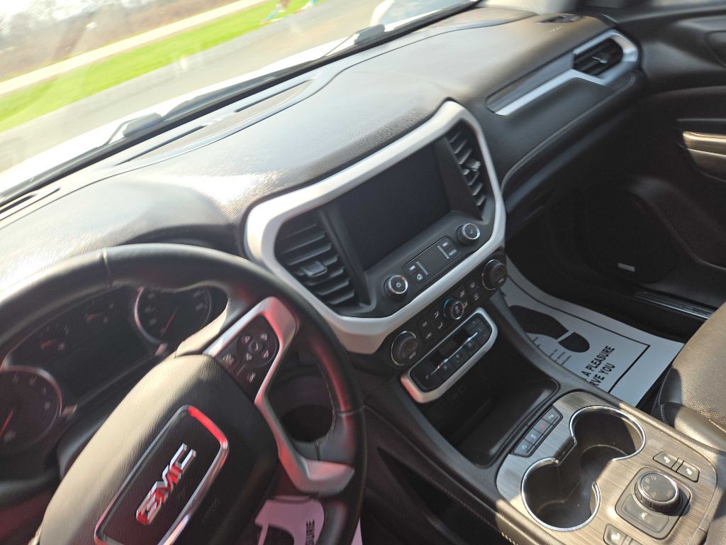 2023 GMC Acadia Image 7