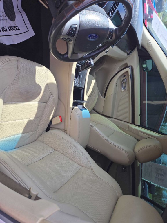 2017 Ford Taurus Image 8