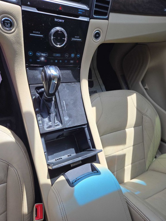 2017 Ford Taurus Image 9