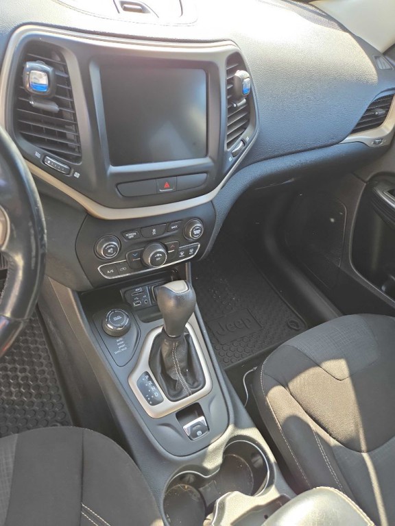 2016 Jeep Cherokee Image 9