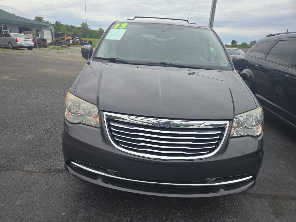 2015 Chrysler Town & Country Image 1