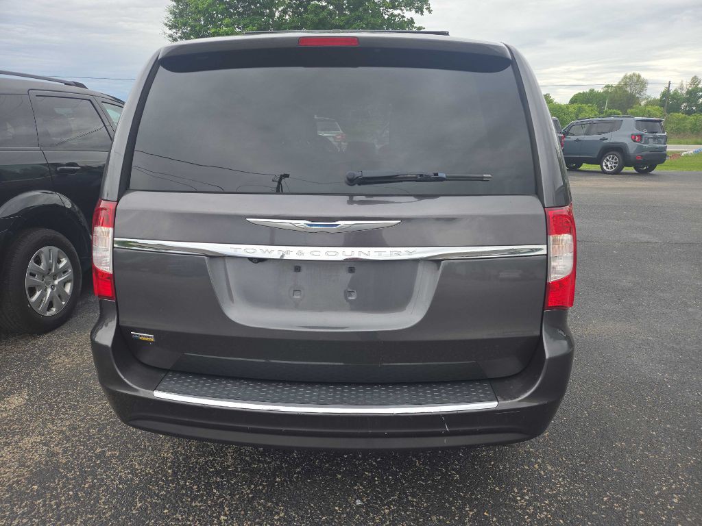 2015 Chrysler Town & Country Image 4