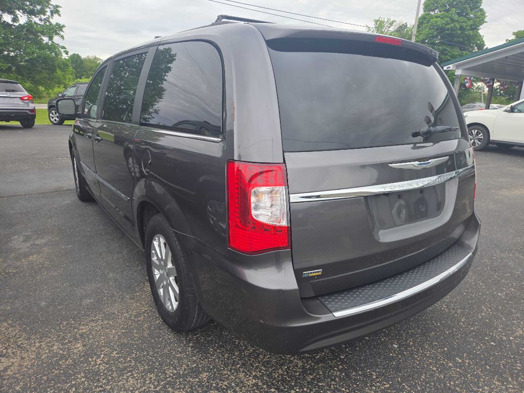 2015 Chrysler Town & Country Image 6