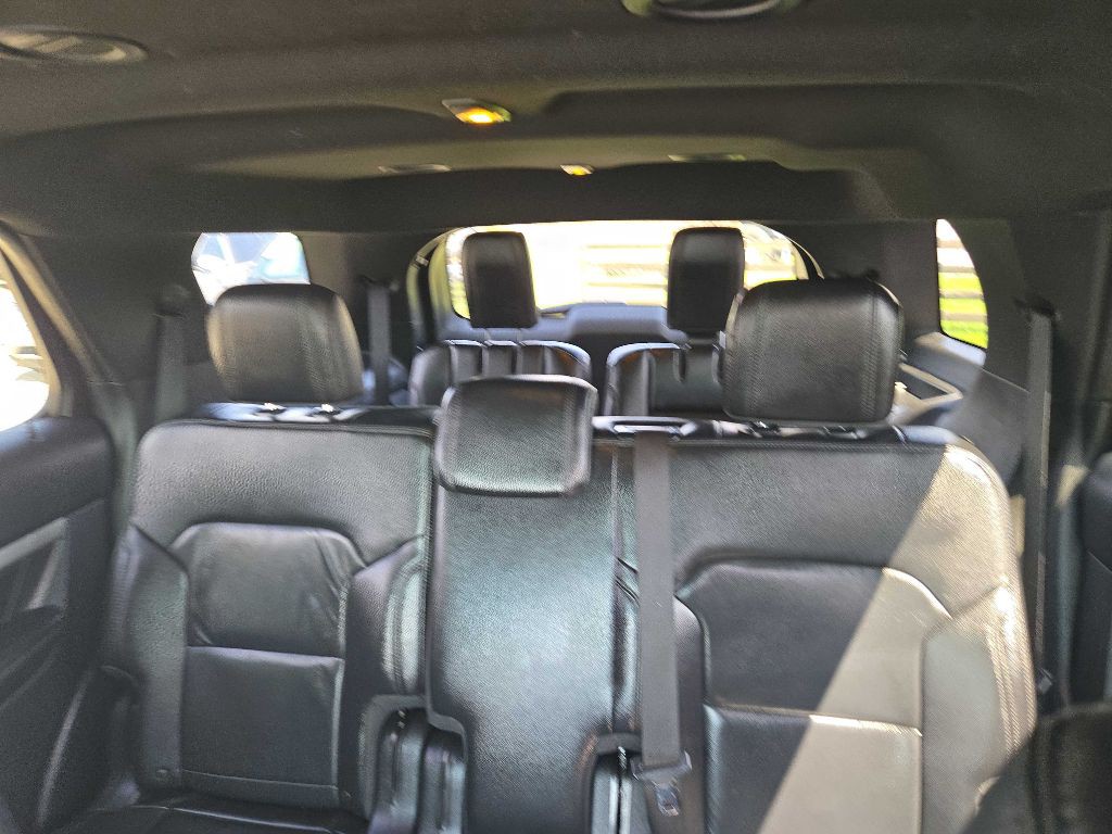 2016 Ford Explorer Image 9