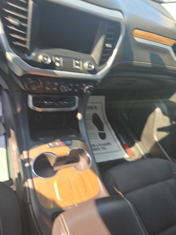 2020 GMC Acadia Image 8