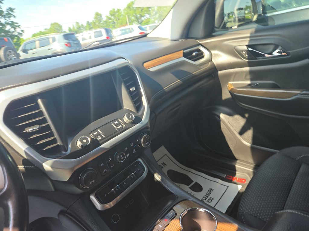 2020 GMC Acadia Image 9