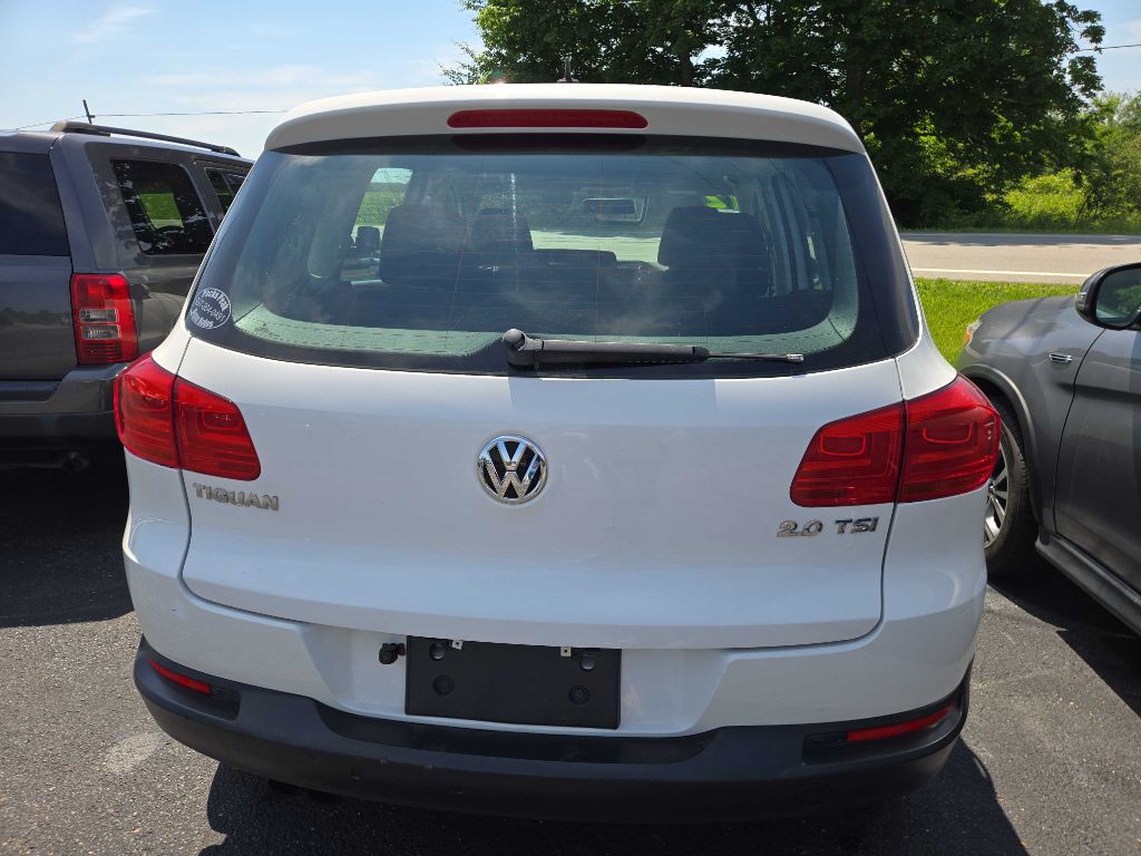 2012 Volkswagen Tiguan Image 2
