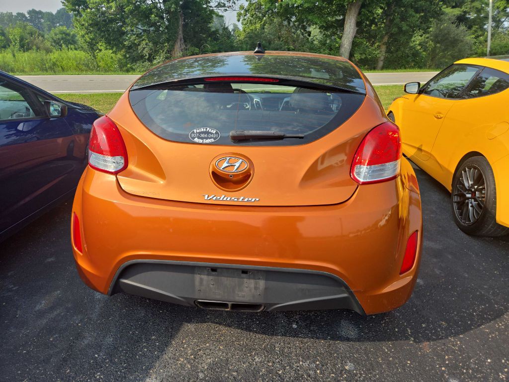 2017 Hyundai Veloster Image 2