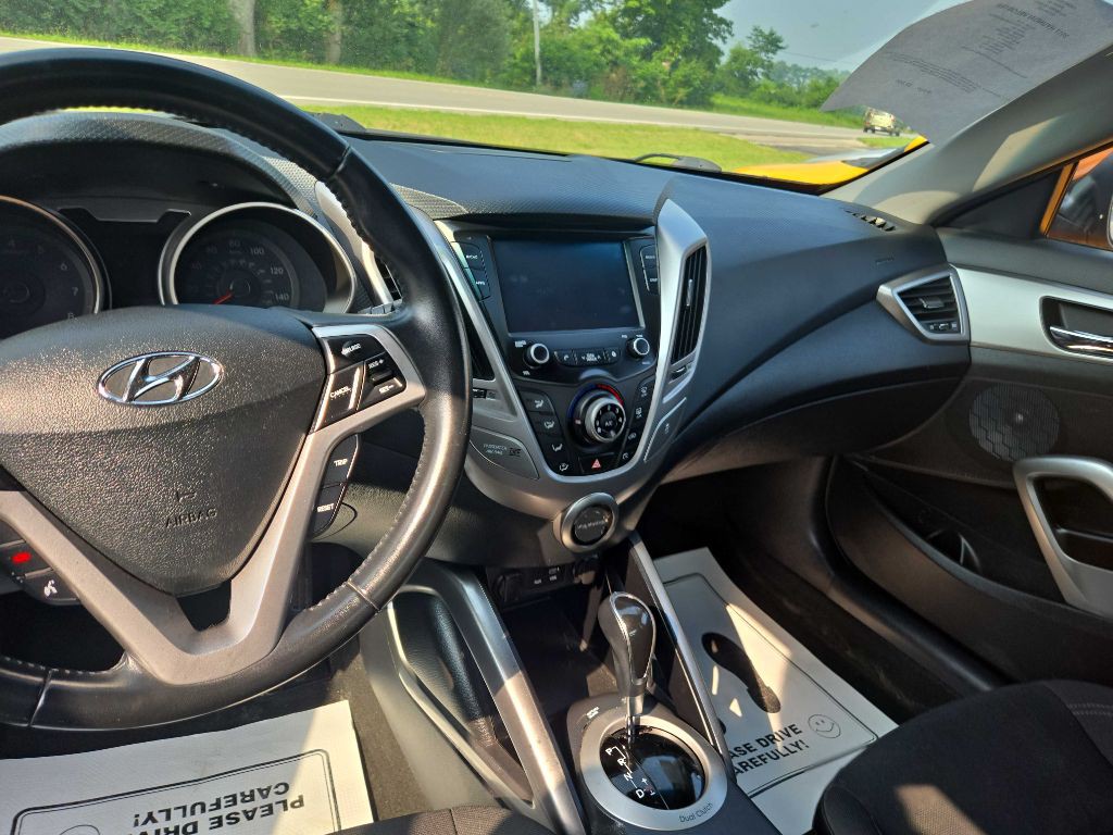 2017 Hyundai Veloster Image 6