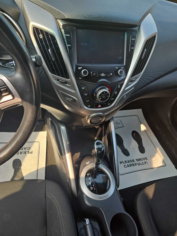 2017 Hyundai Veloster Image 9