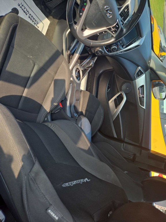 2017 Hyundai Veloster Image 10